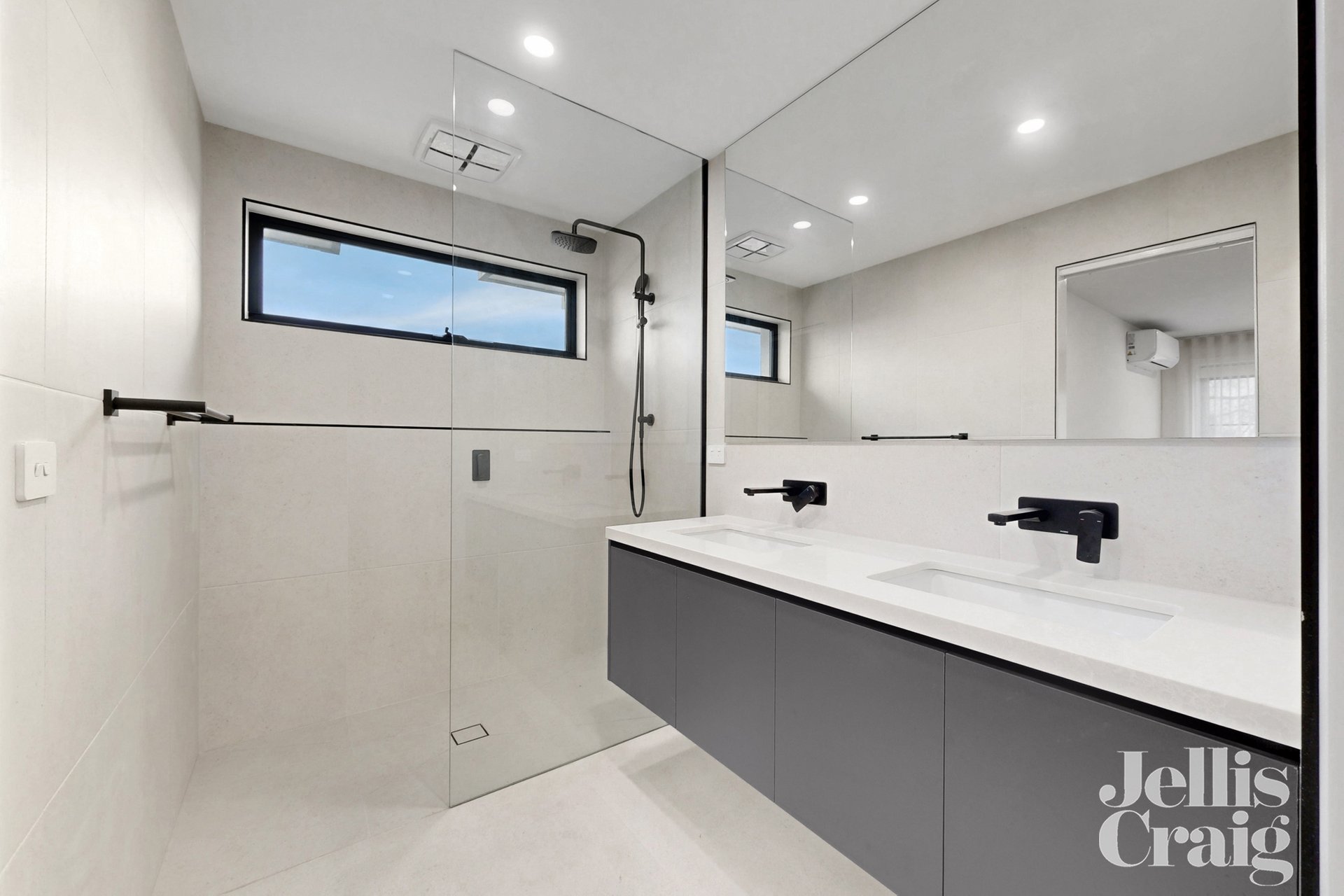 2A Durward Avenue, Glen Waverley image 9