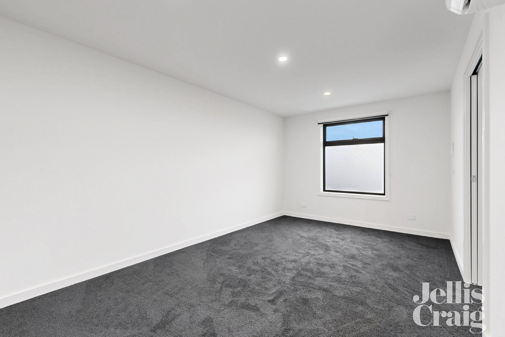 2A Durward Avenue, Glen Waverley image 13
