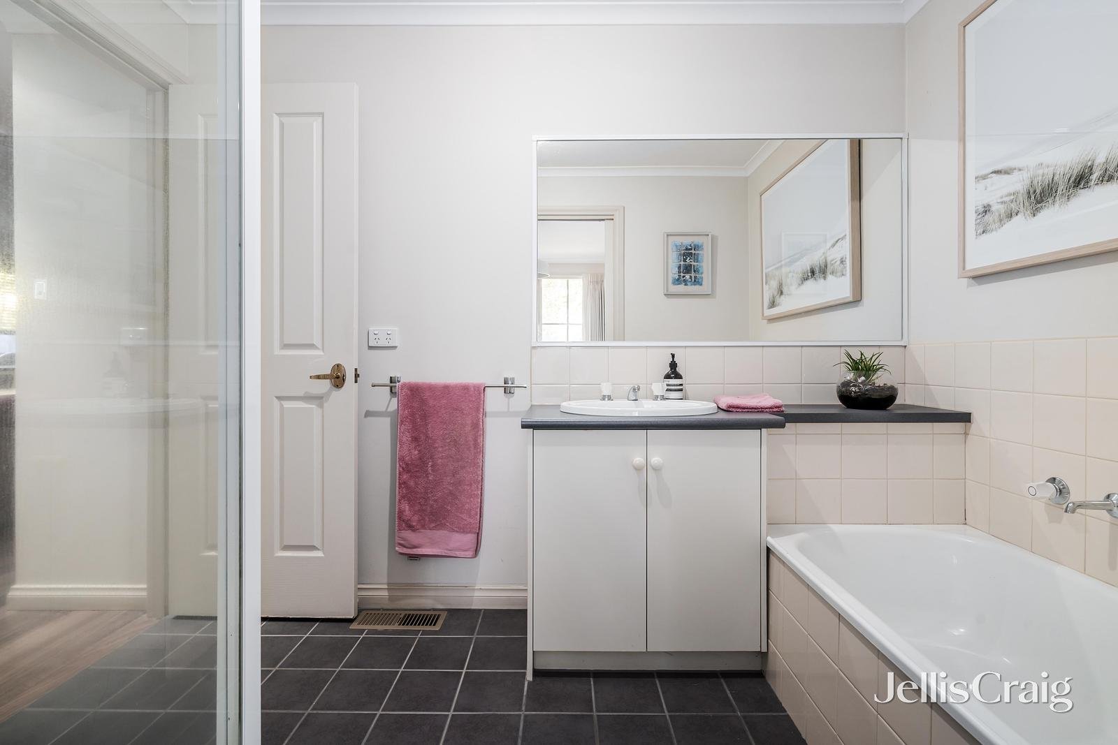 2A Erli Court, Blackburn image 9