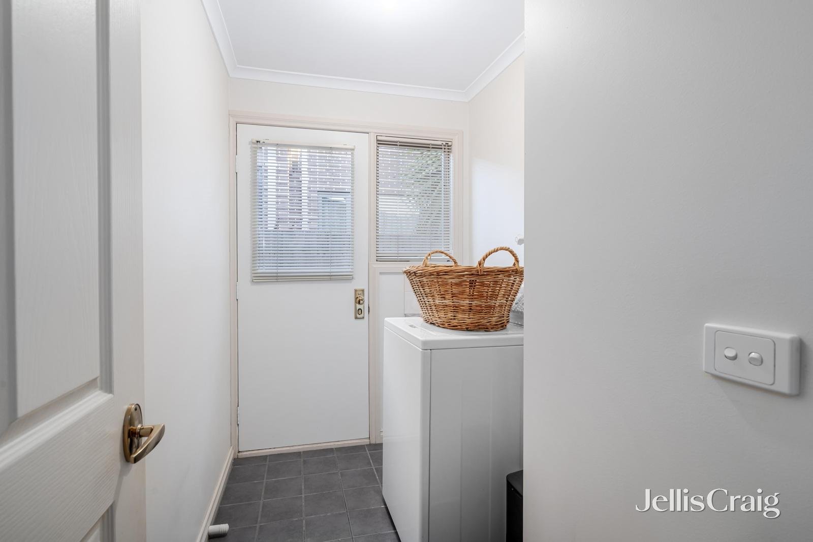 2A Erli Court, Blackburn image 11