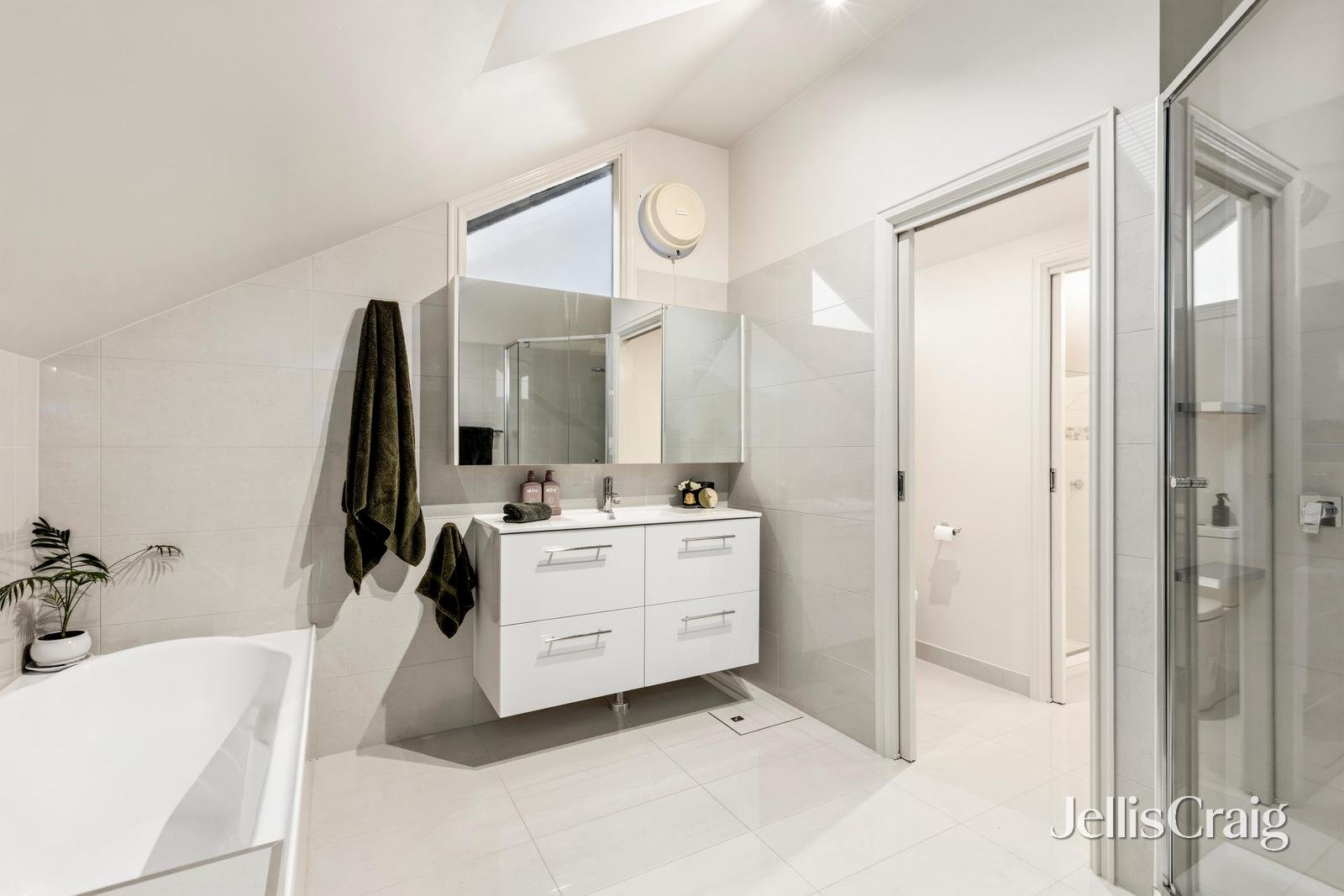 2A Exhibition Street, Mckinnon image 11