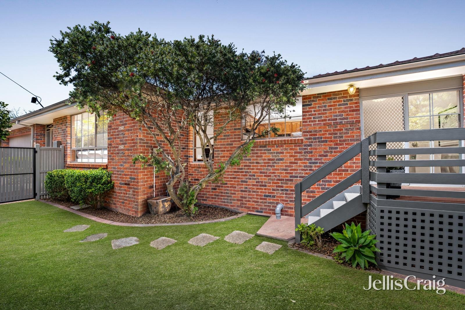 2A John Street, Blackburn image 1
