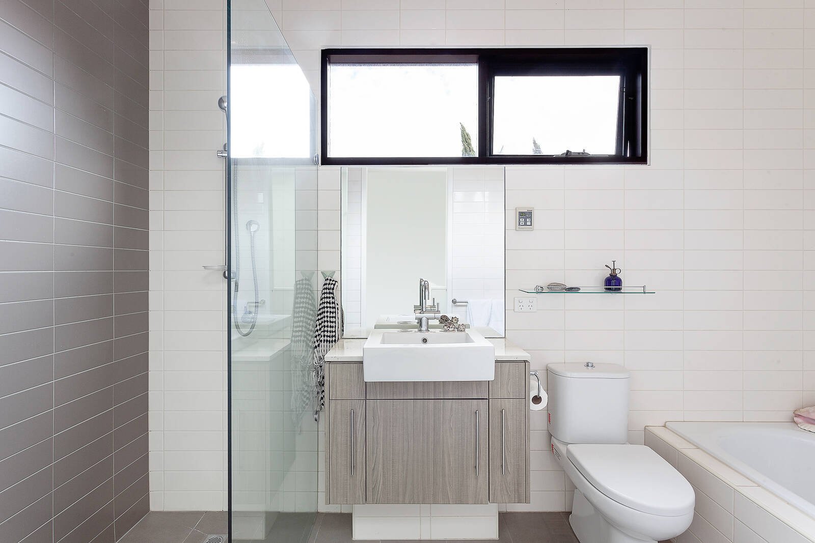 Property Gallery Thumbnail 9