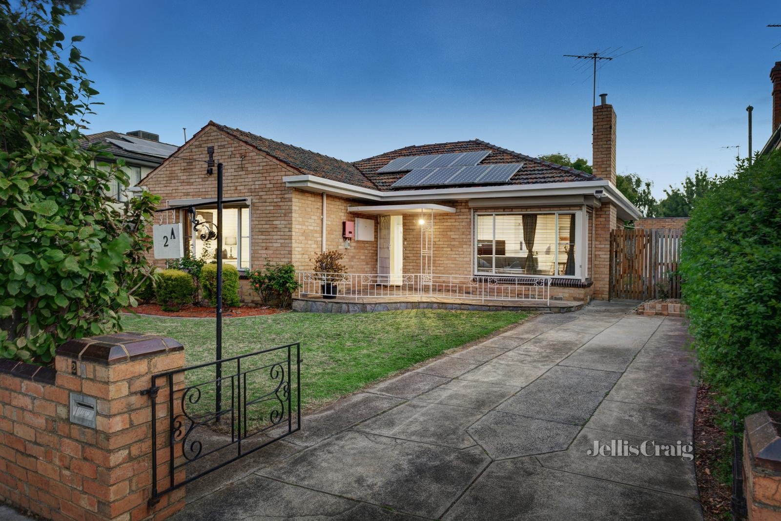 2A Kangaroo Road, Murrumbeena image 1