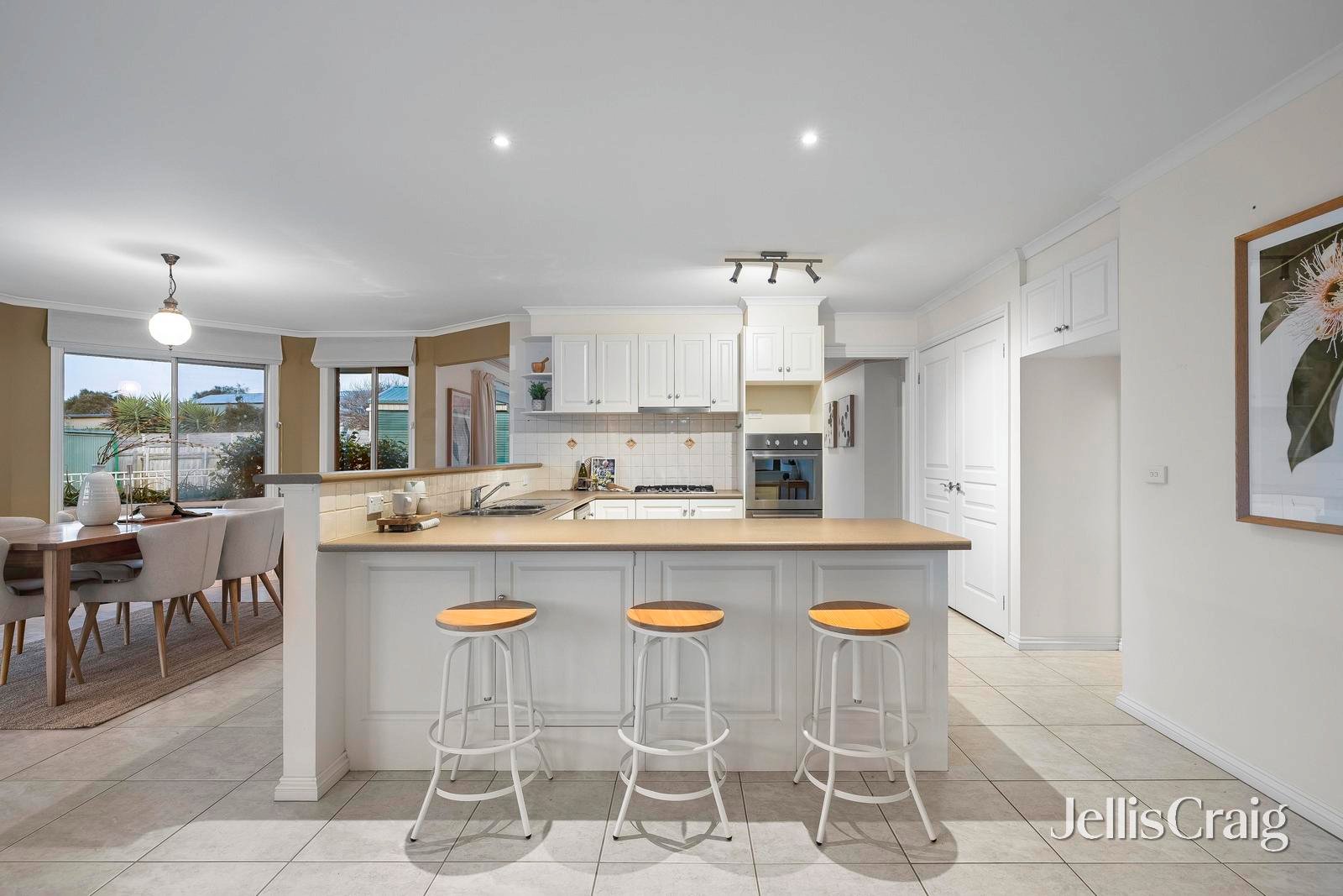 2A Kaylene Court, Mount Martha image 3