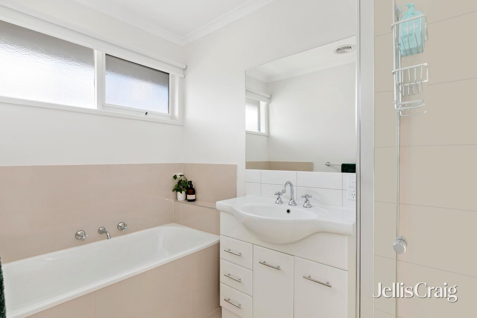 2A Kelvin Close, Niddrie image 9