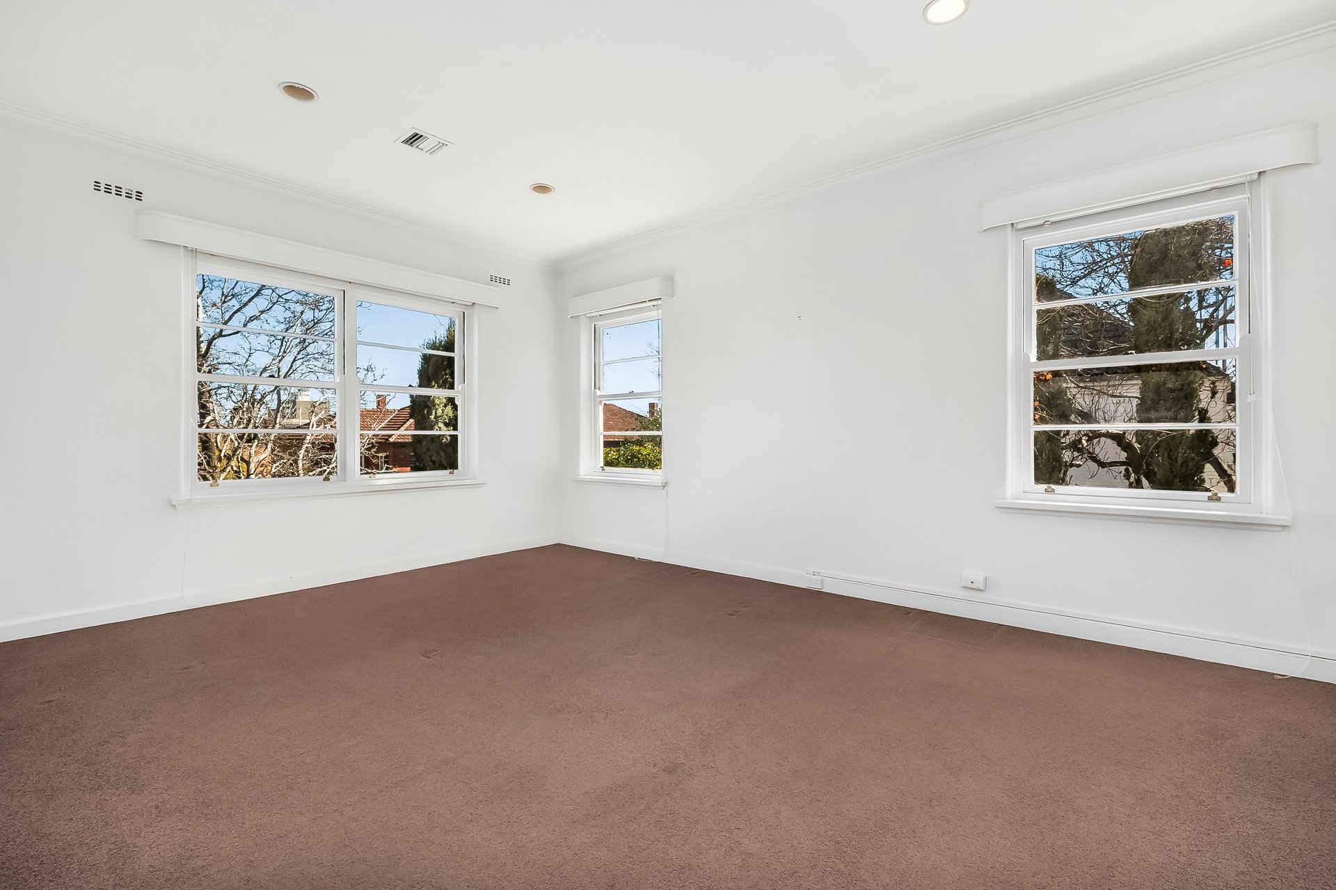 Property Gallery Thumbnail 2