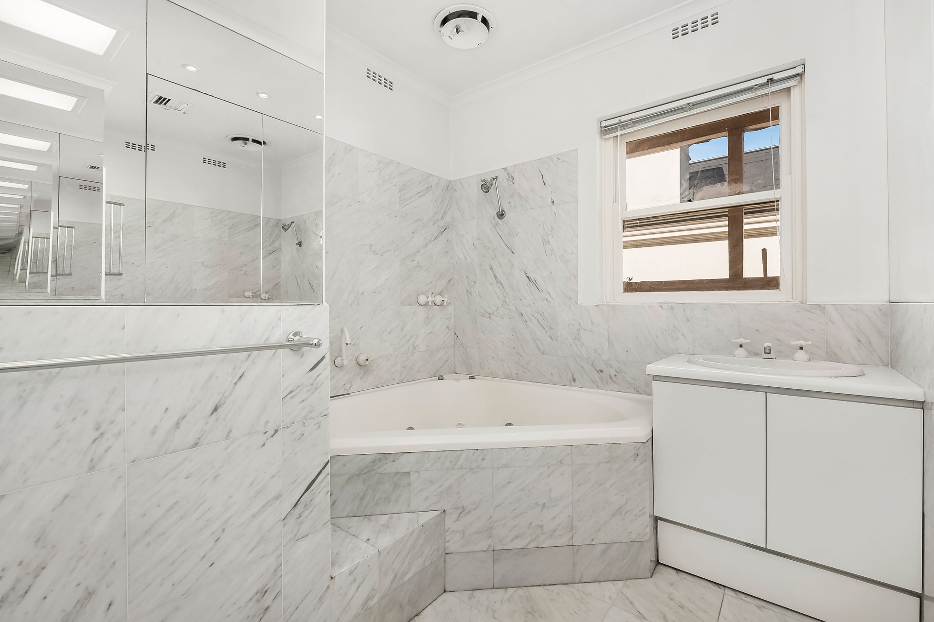Property Gallery Thumbnail 4