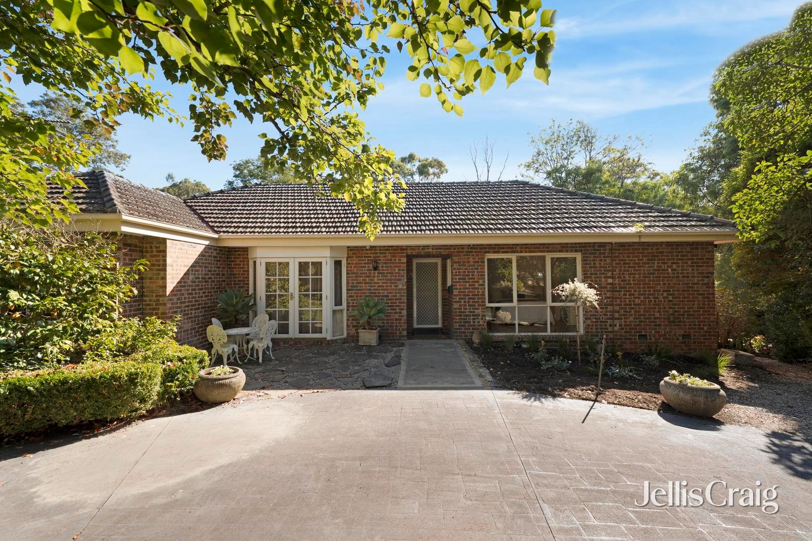 2A Lagoona Court, Blackburn image 2