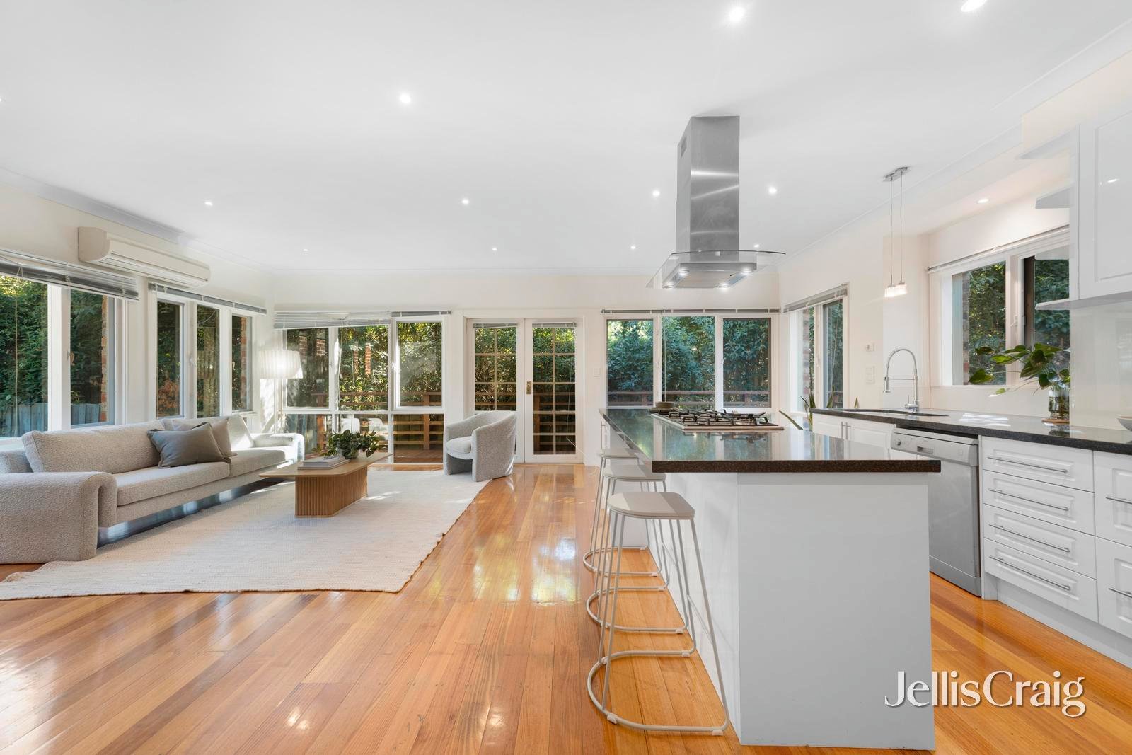 2A Lagoona Court, Blackburn image 3