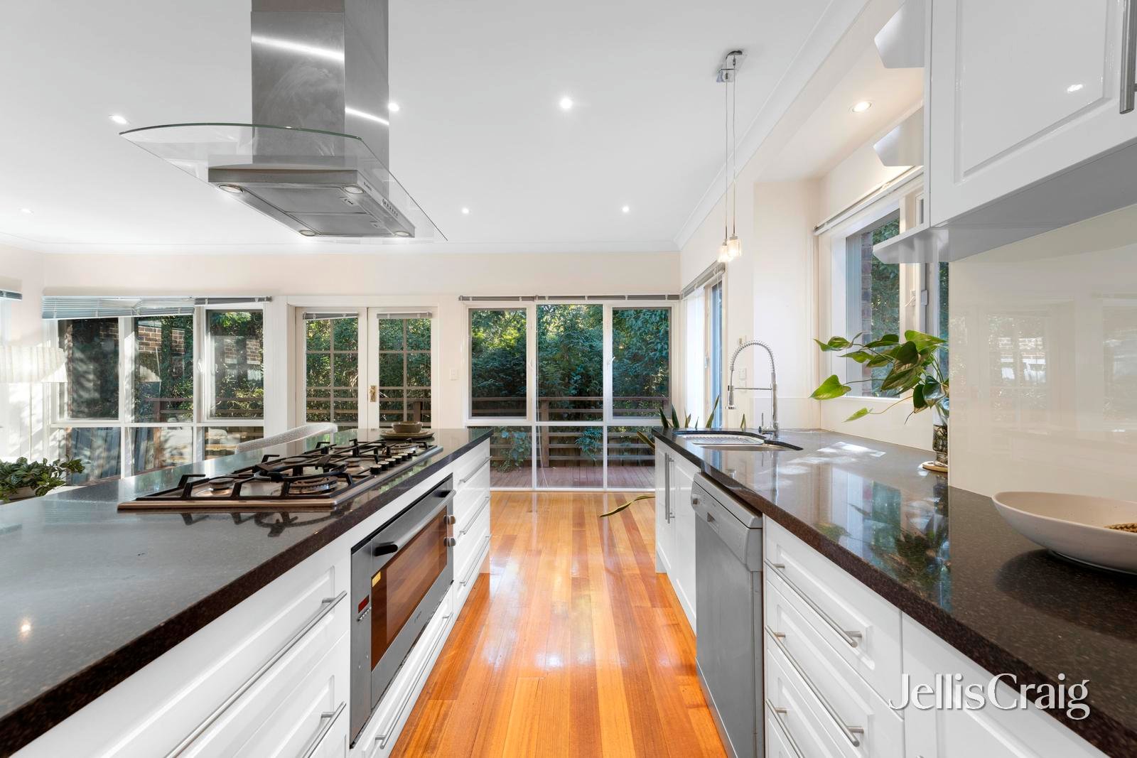 2A Lagoona Court, Blackburn image 4