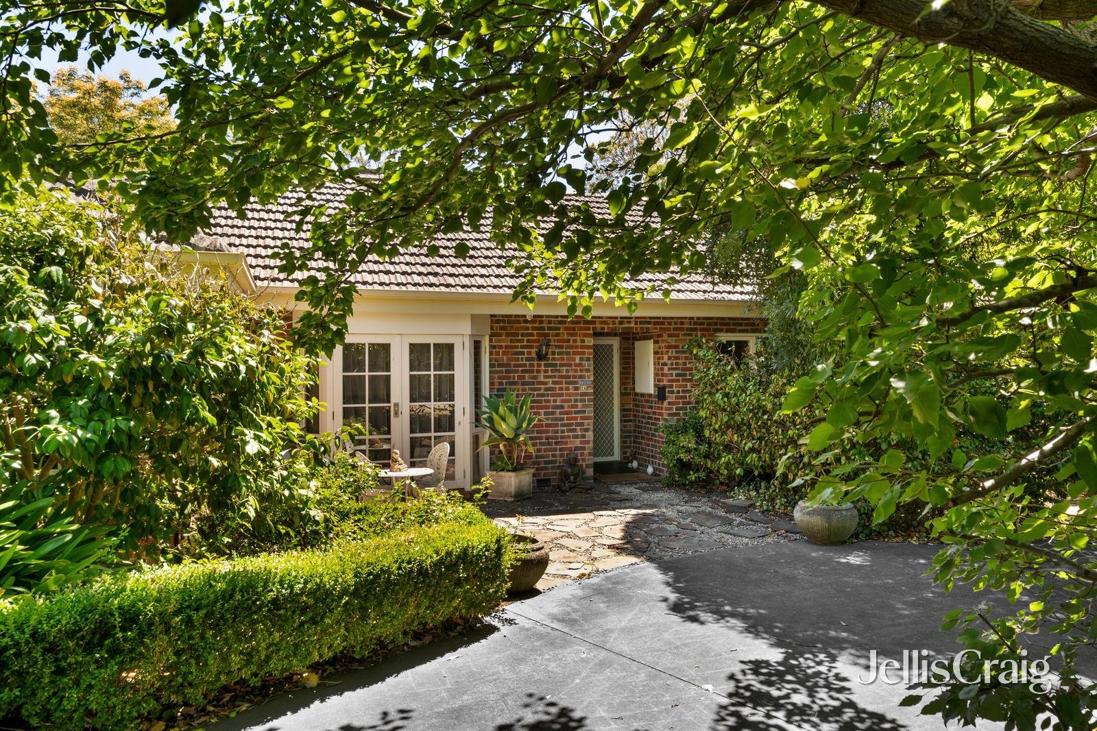 2A Lagoona Court, Blackburn image 1