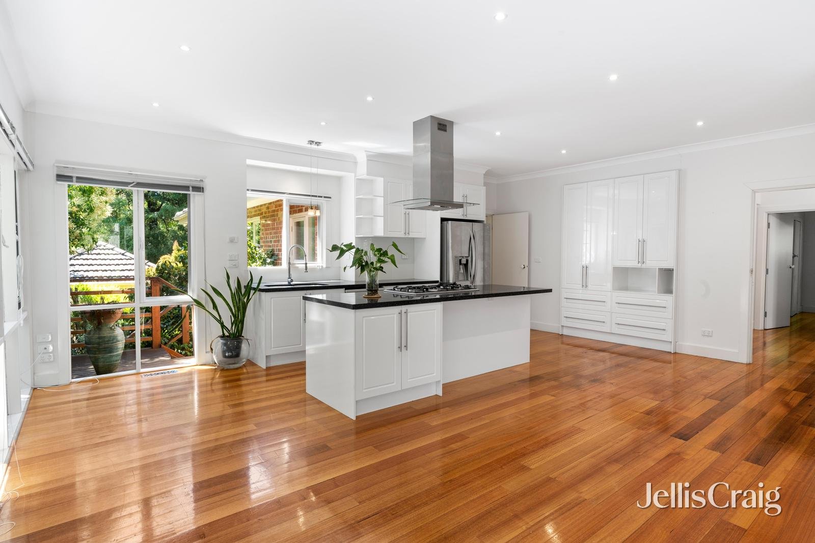 2A Lagoona Court, Blackburn image 3