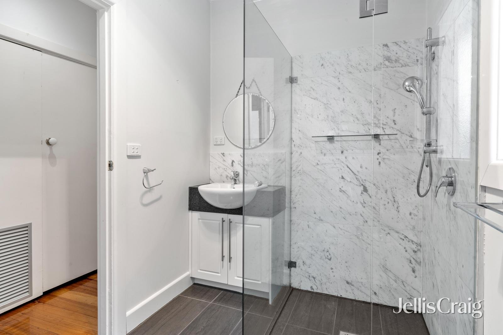 2A Lagoona Court, Blackburn image 5