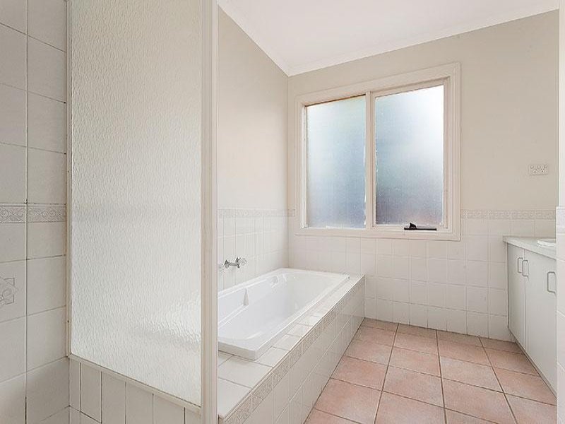 2A Rawlings Street, Surrey Hills image 9