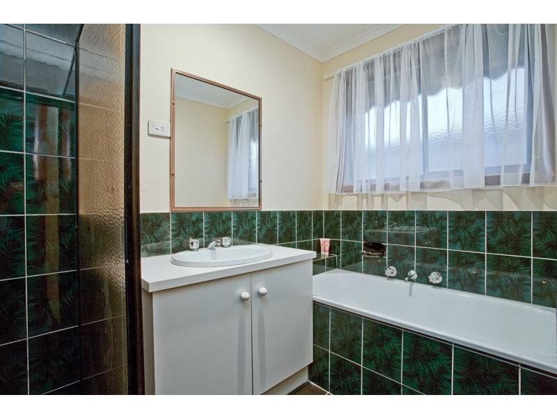 2A Rubeo Avenue, Altona Meadows image 6