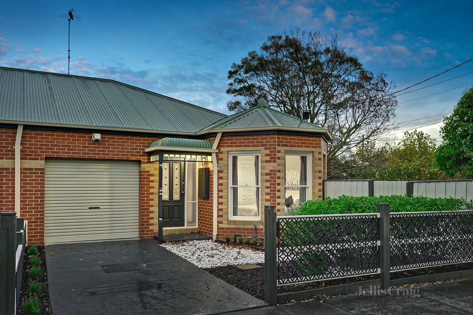 2a Russell Street, Surrey Hills image 1