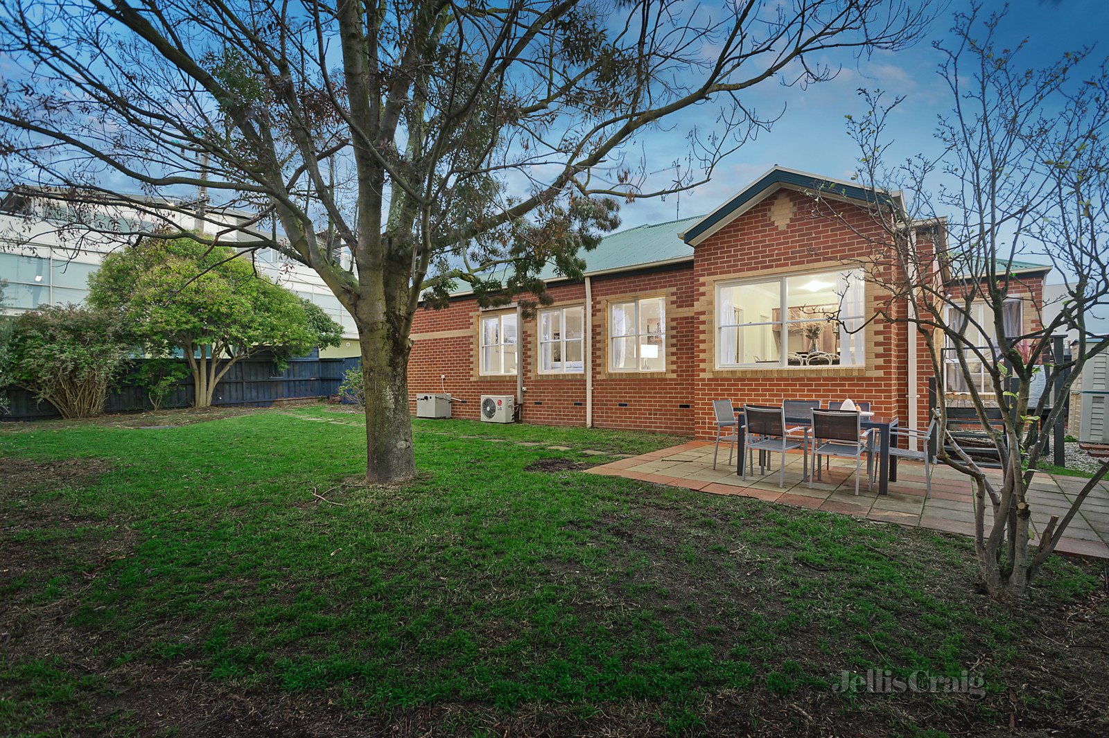 2a Russell Street, Surrey Hills image 8