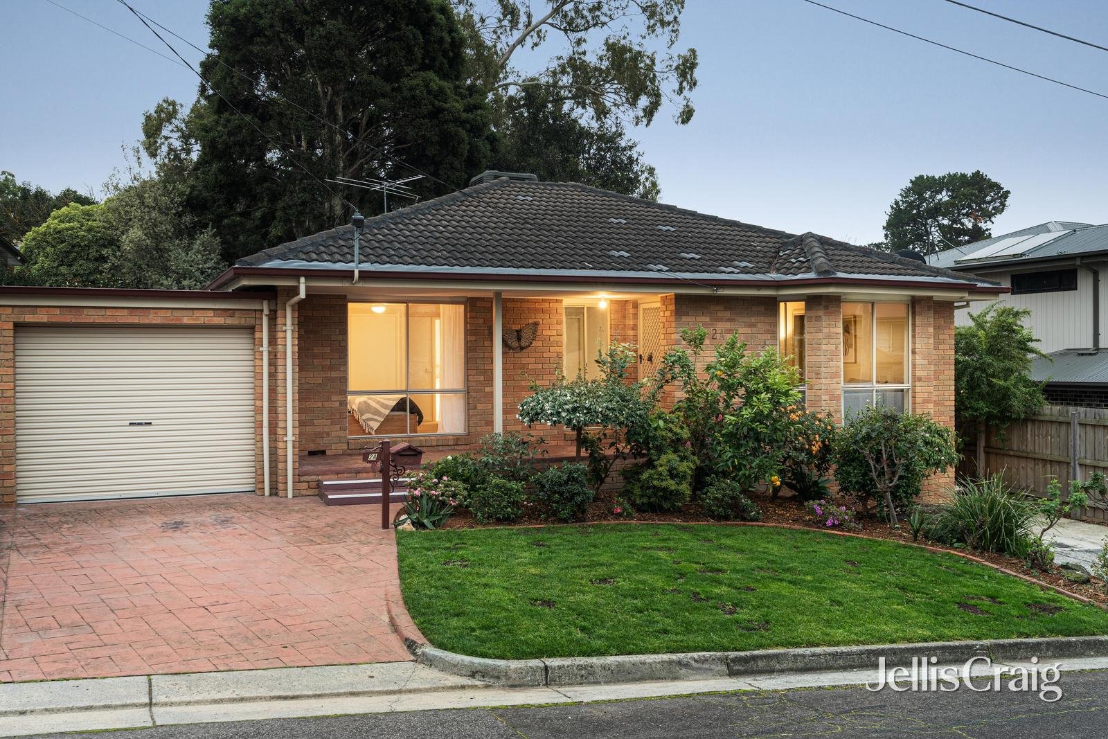2A Simmons Court, Greensborough image 1