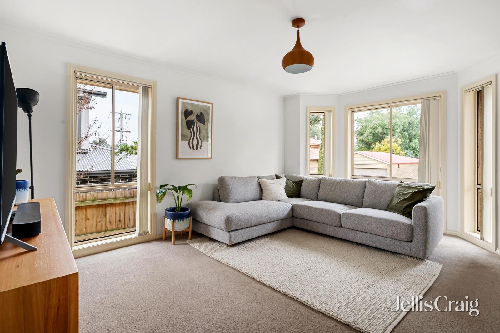 2A Simmons Court, Greensborough image 2