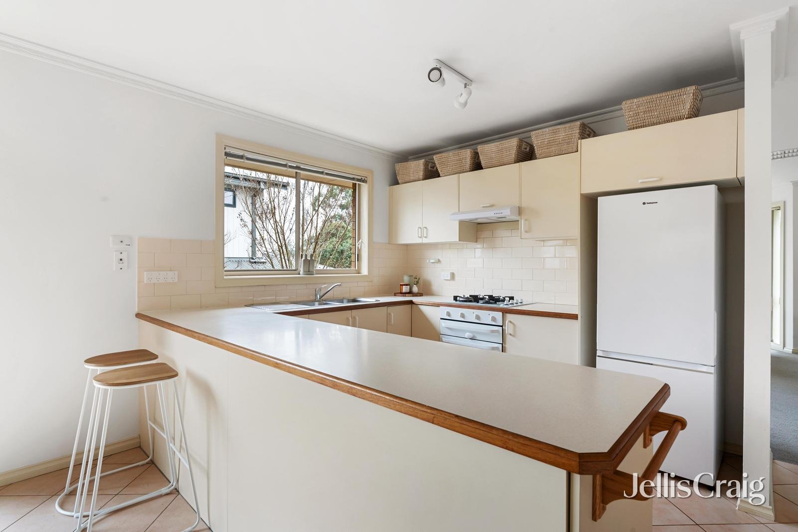 2A Simmons Court, Greensborough image 5