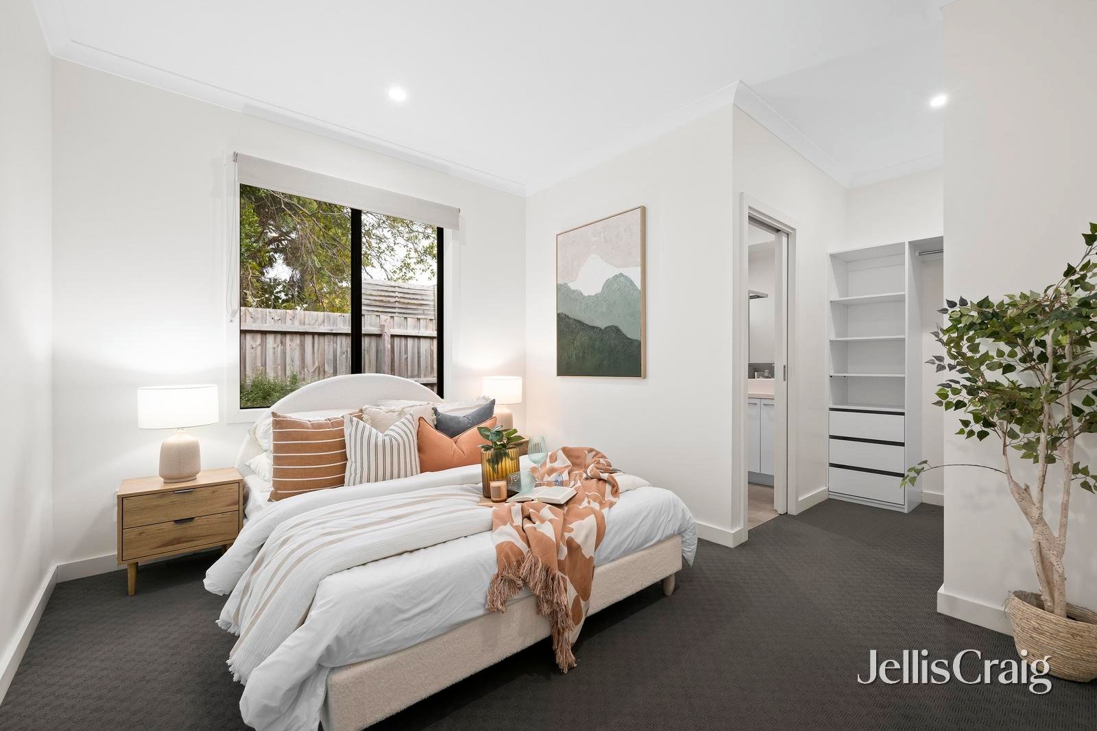 2a Venetian Court, Croydon image 5