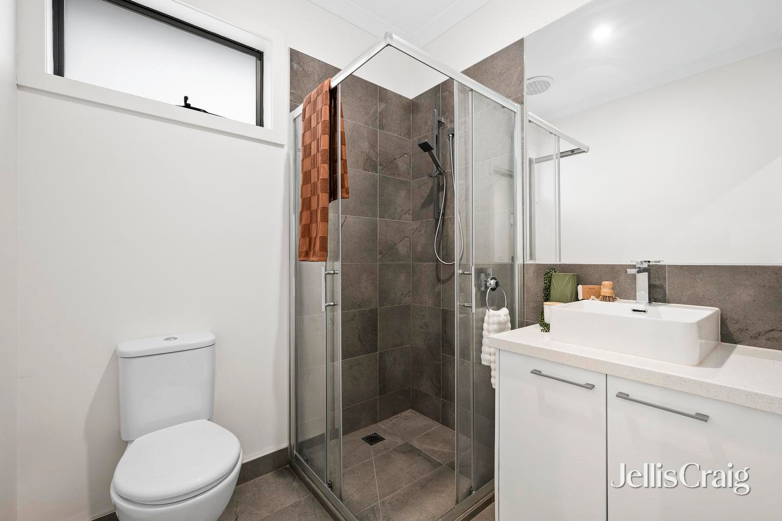 2a Venetian Court, Croydon image 6