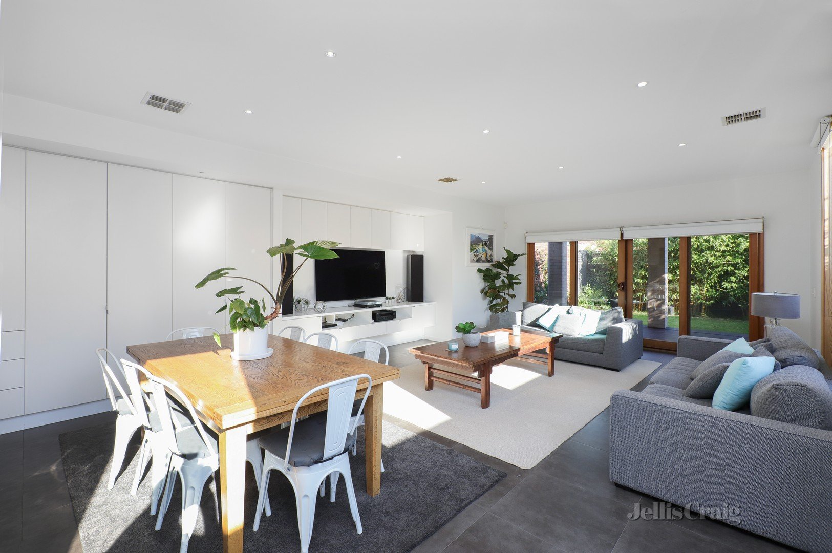 2A Vernon Street, Spotswood image 5