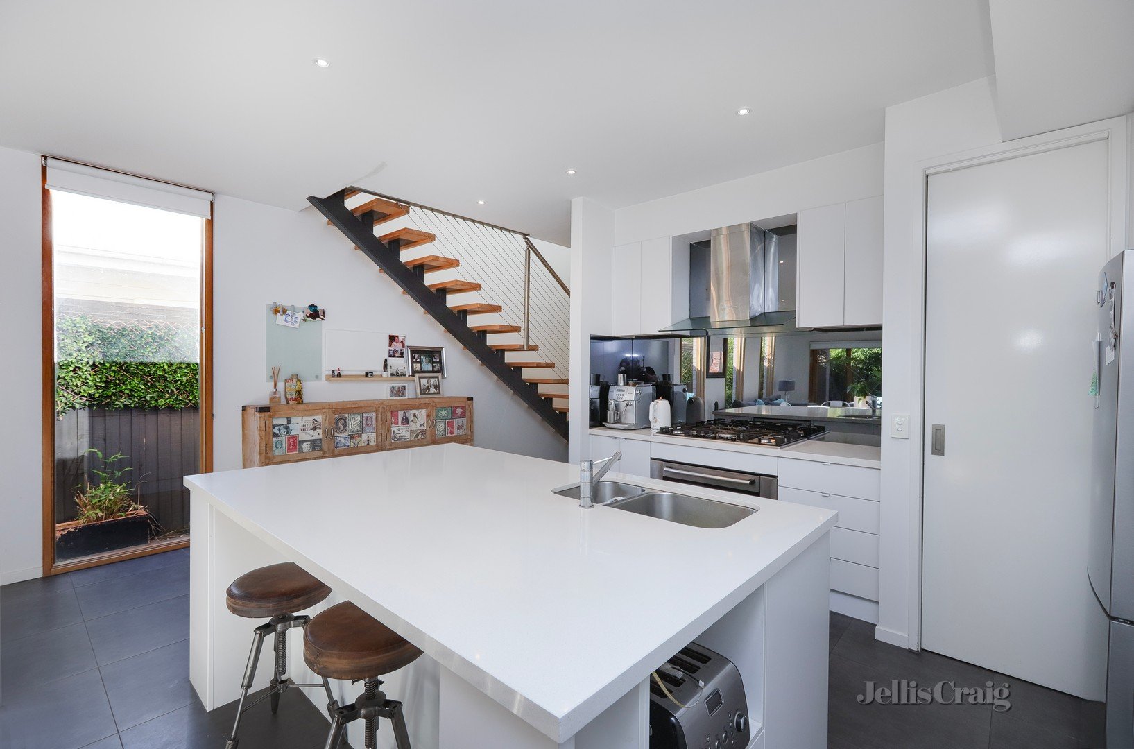 2A Vernon Street, Spotswood image 4