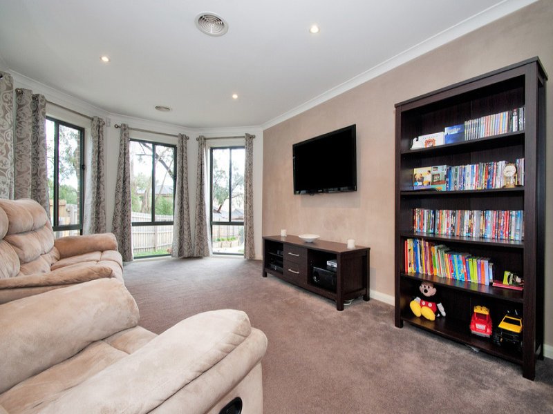 2A Zina Grove, Mooroolbark image 2