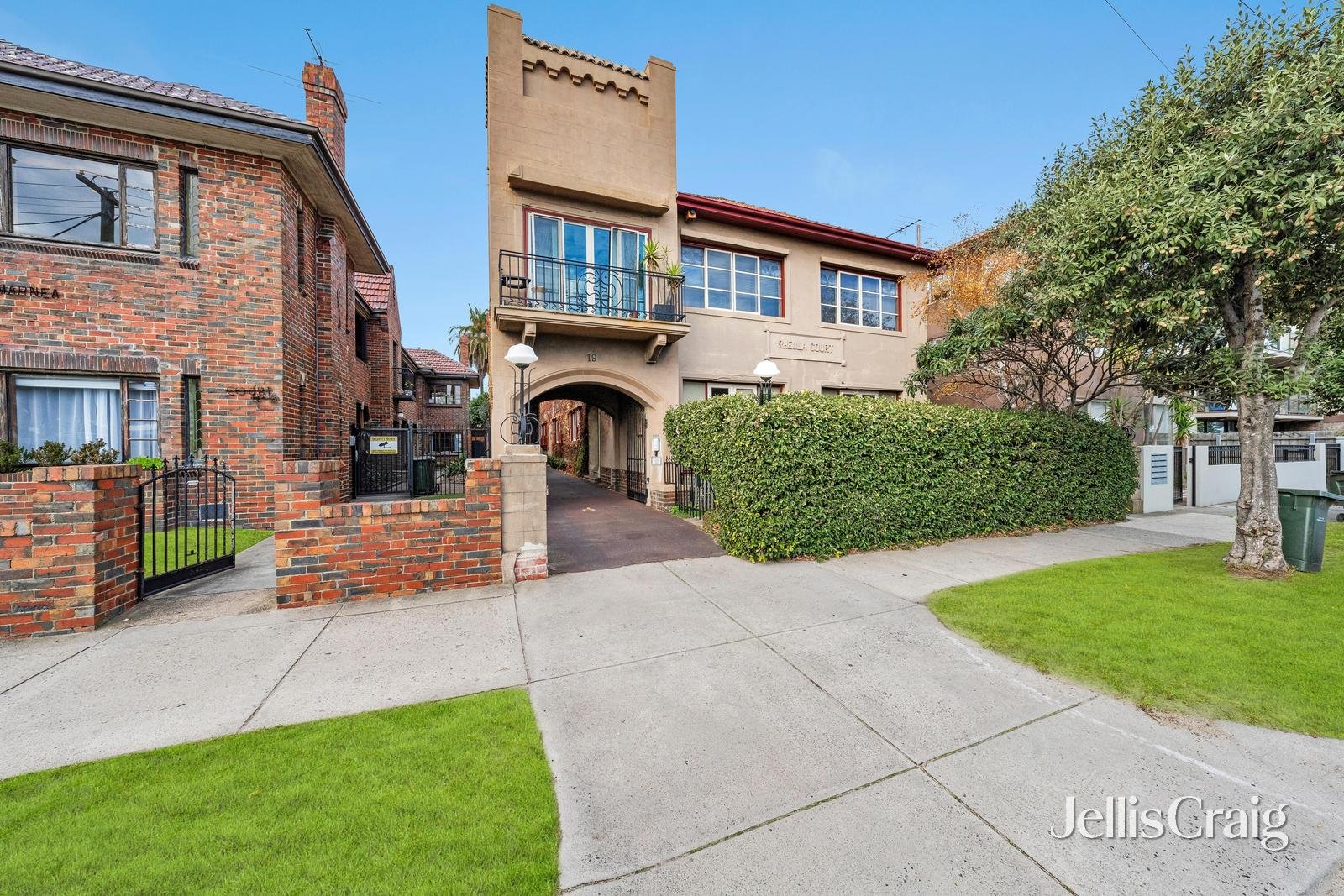 2A/19 Marine Parade, St&nbsp;Kilda image 1