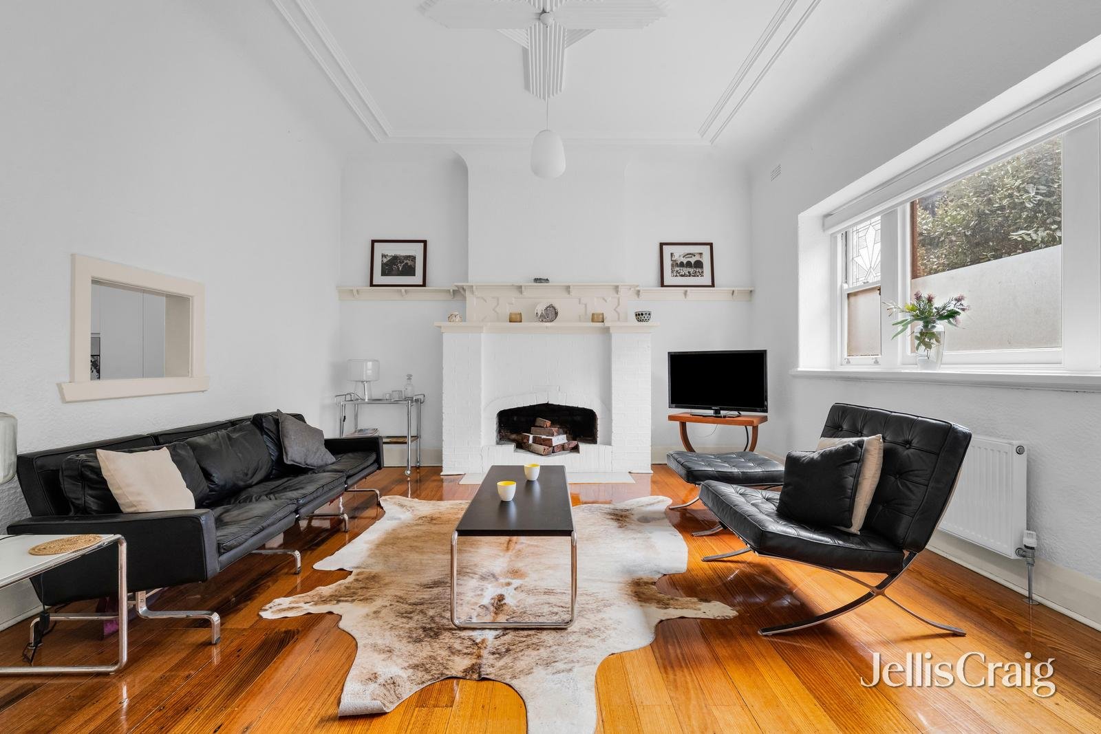 2A/19 Marine Parade, St&nbsp;Kilda image 2