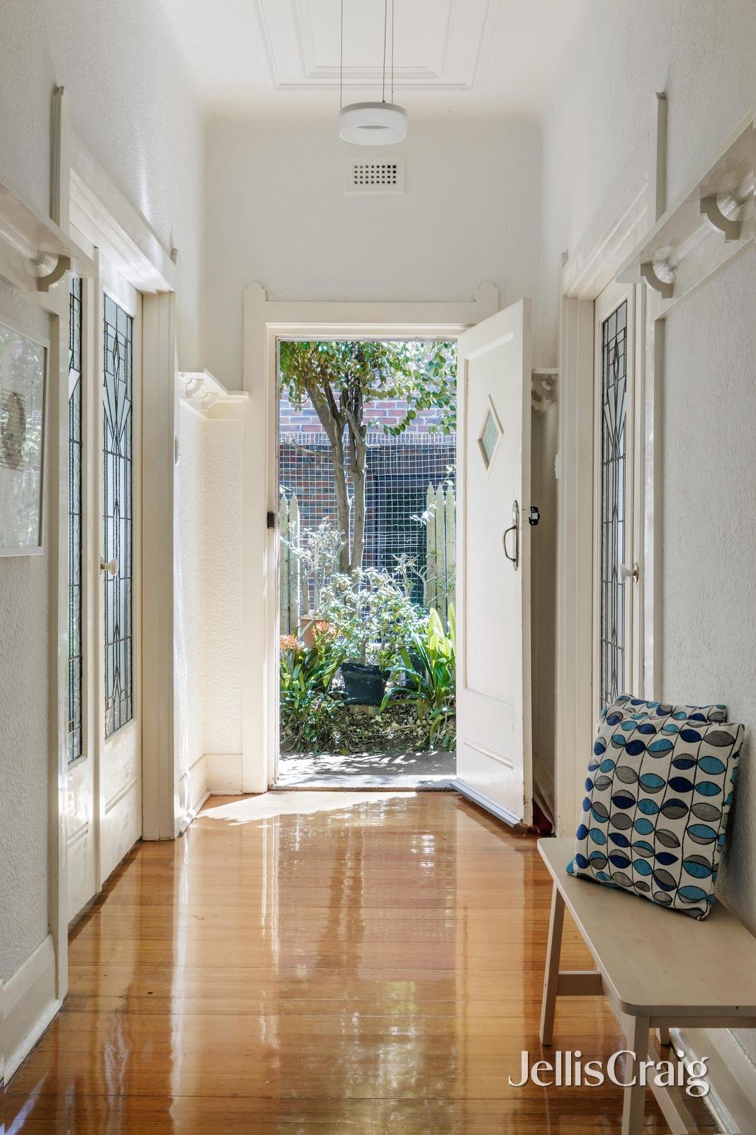 2A/19 Marine Parade, St&nbsp;Kilda image 8