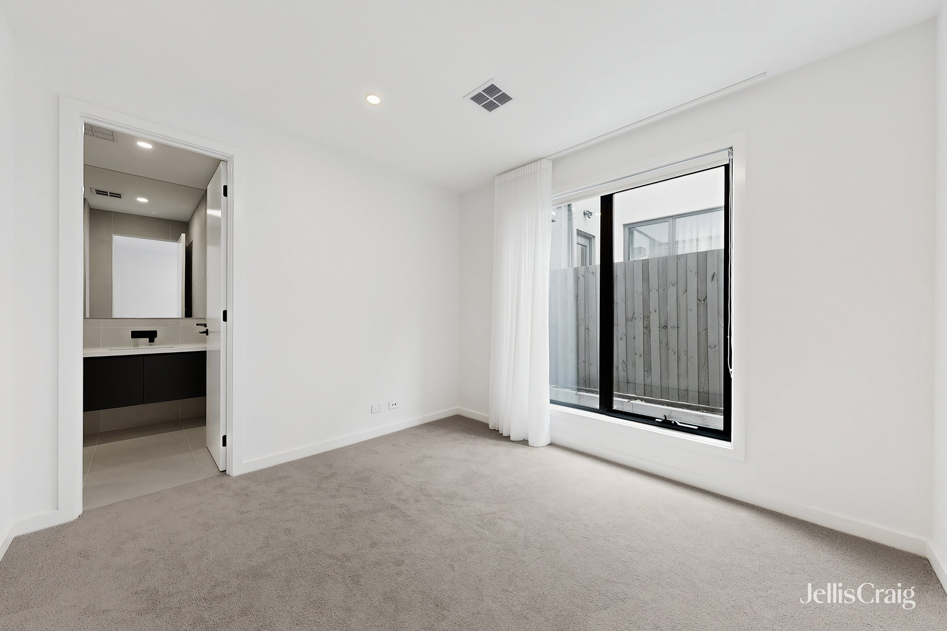 2B Blackshaw Street, Mckinnon image 12