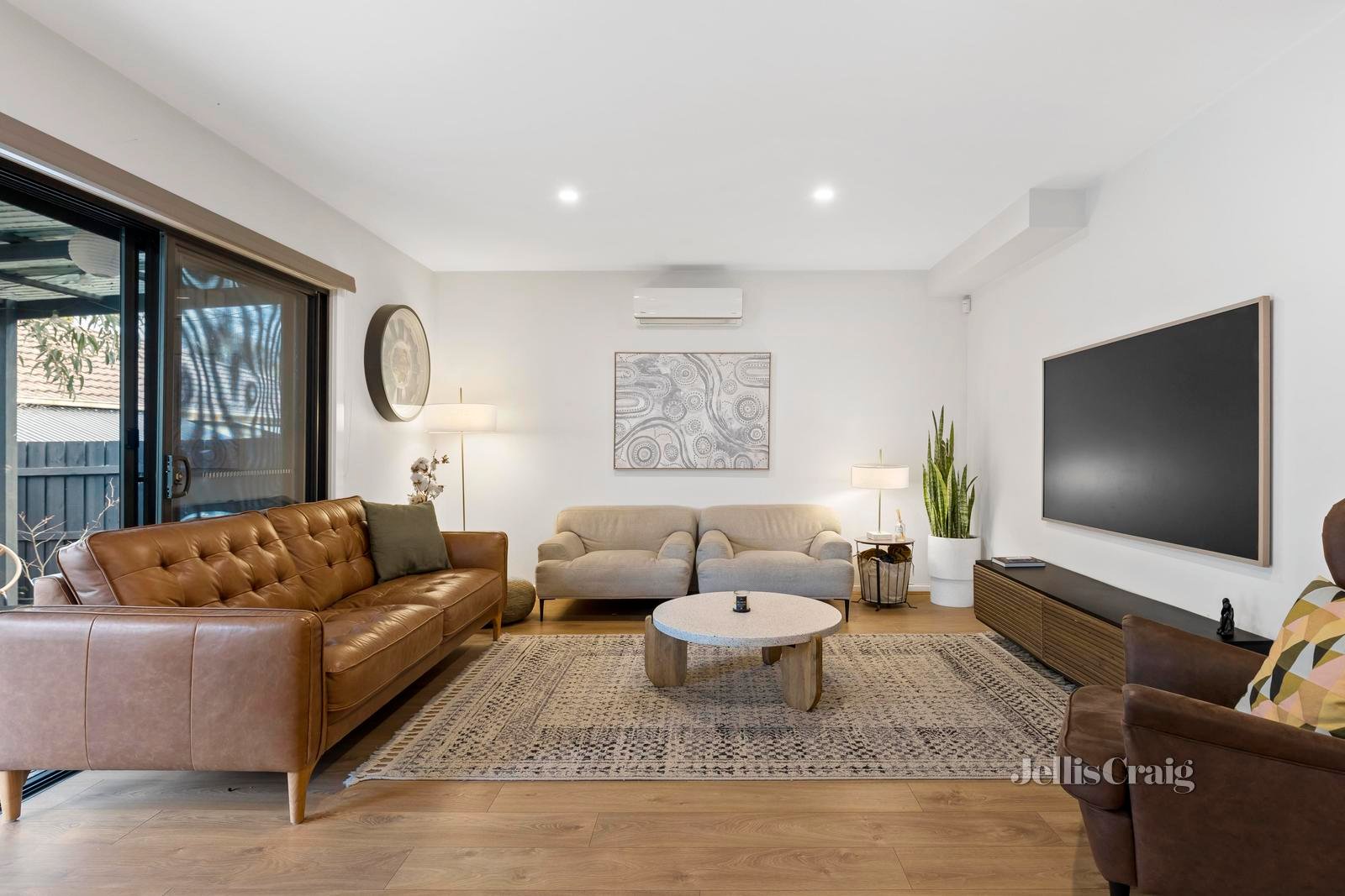 2B Chesney Drive, Ringwood image 2