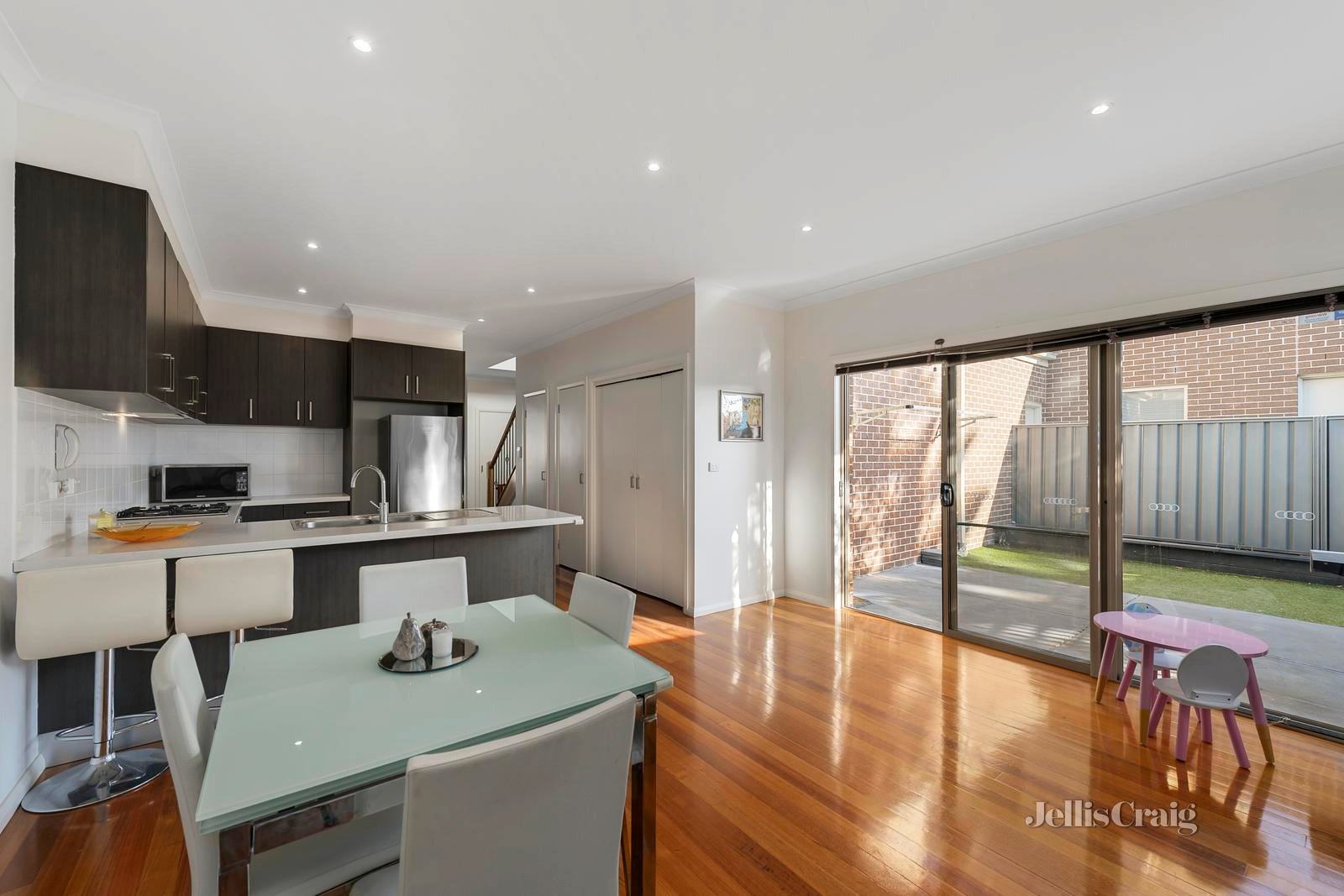 2B Crawford Road, Doncaster image 2