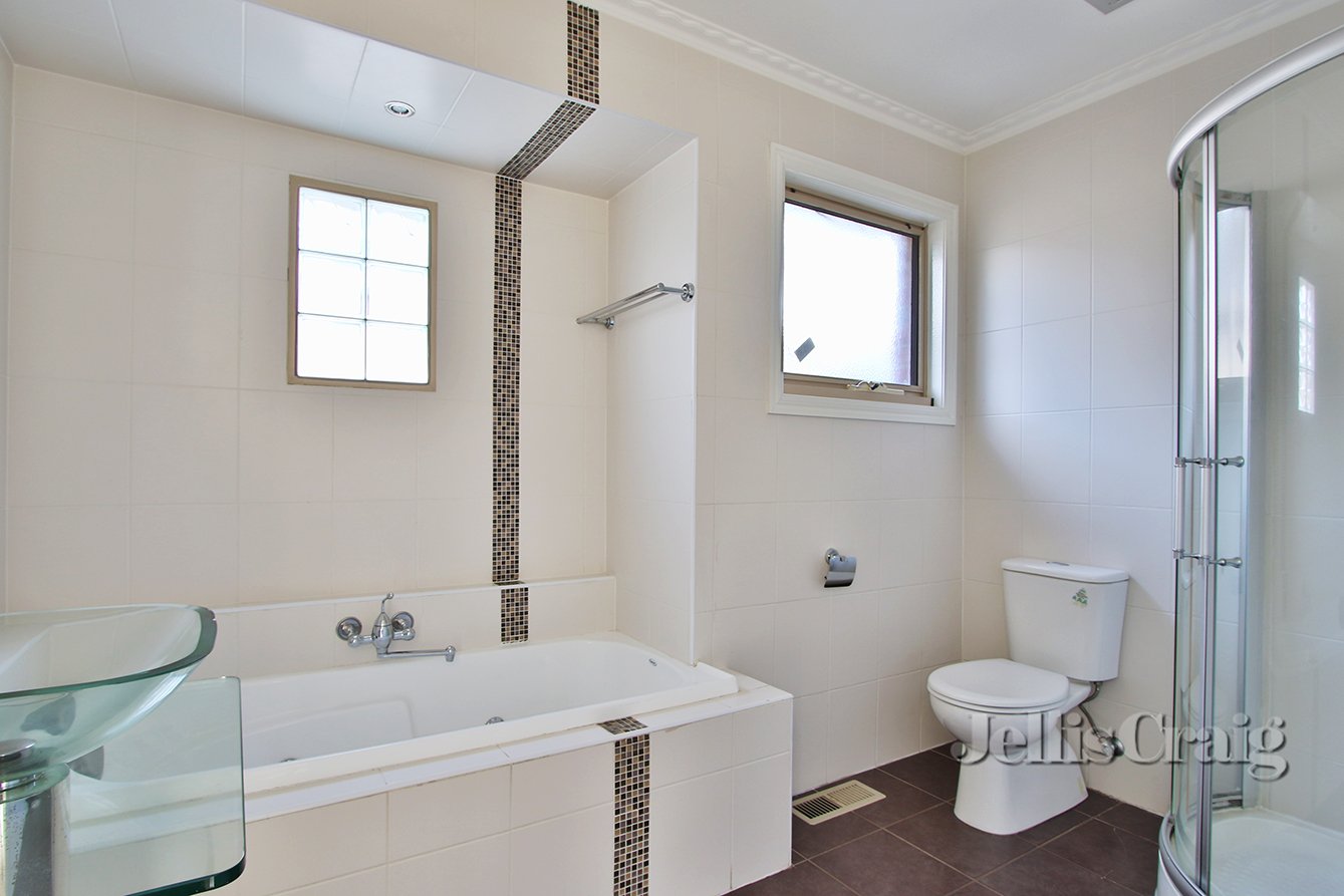 2B Florence Avenue, Donvale image 6