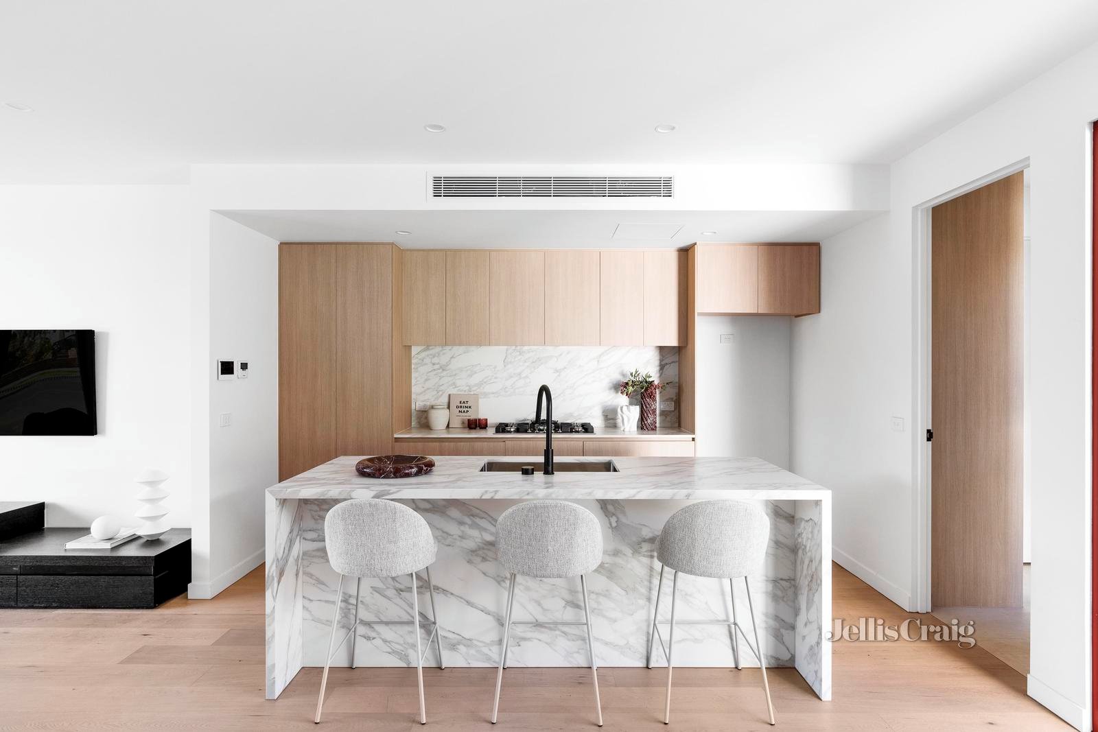 2B Leonard Street, Northcote image 3