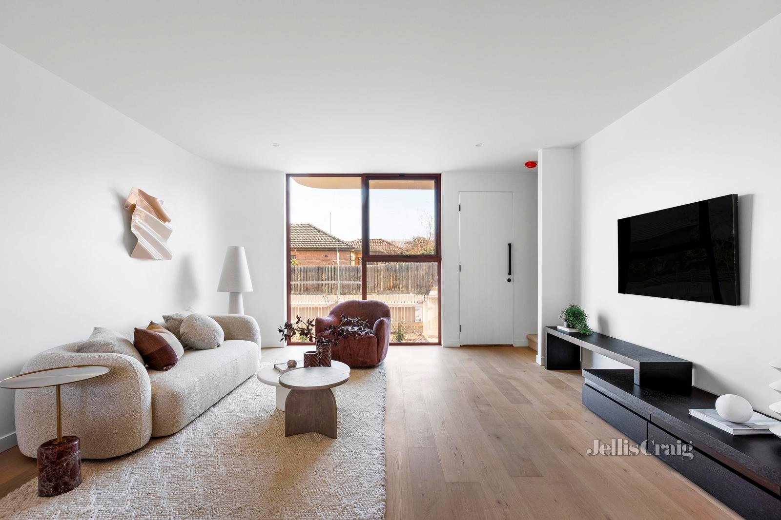 2B Leonard Street, Northcote image 5