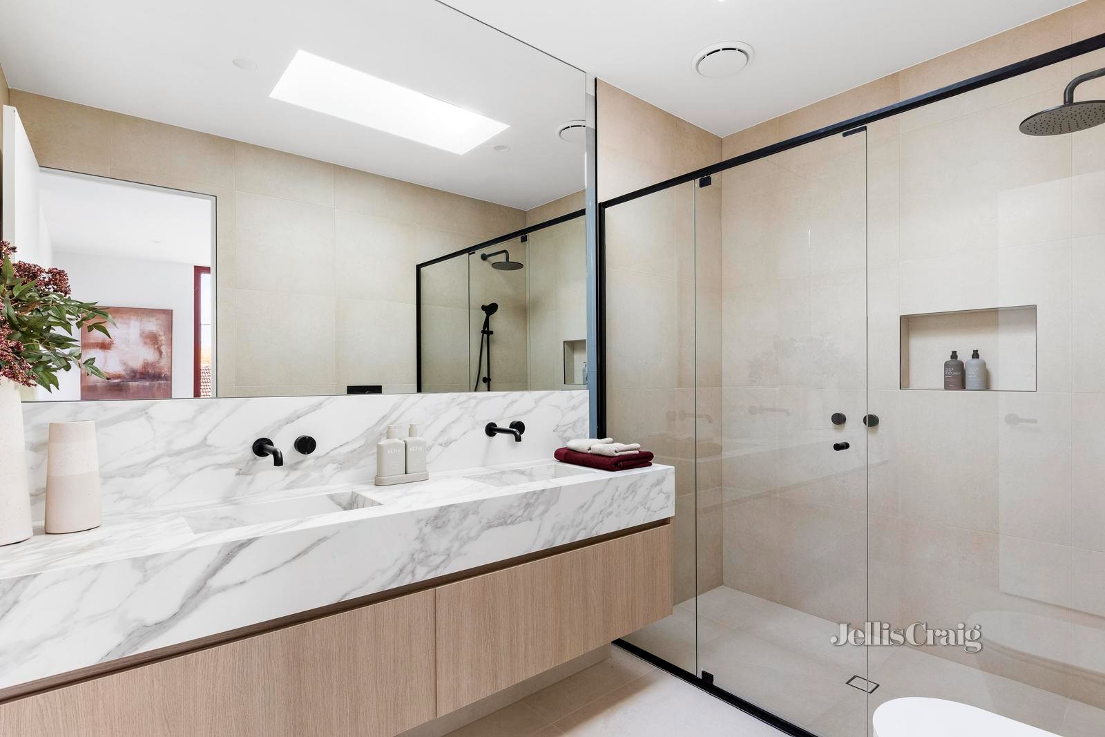 2B Leonard Street, Northcote image 10