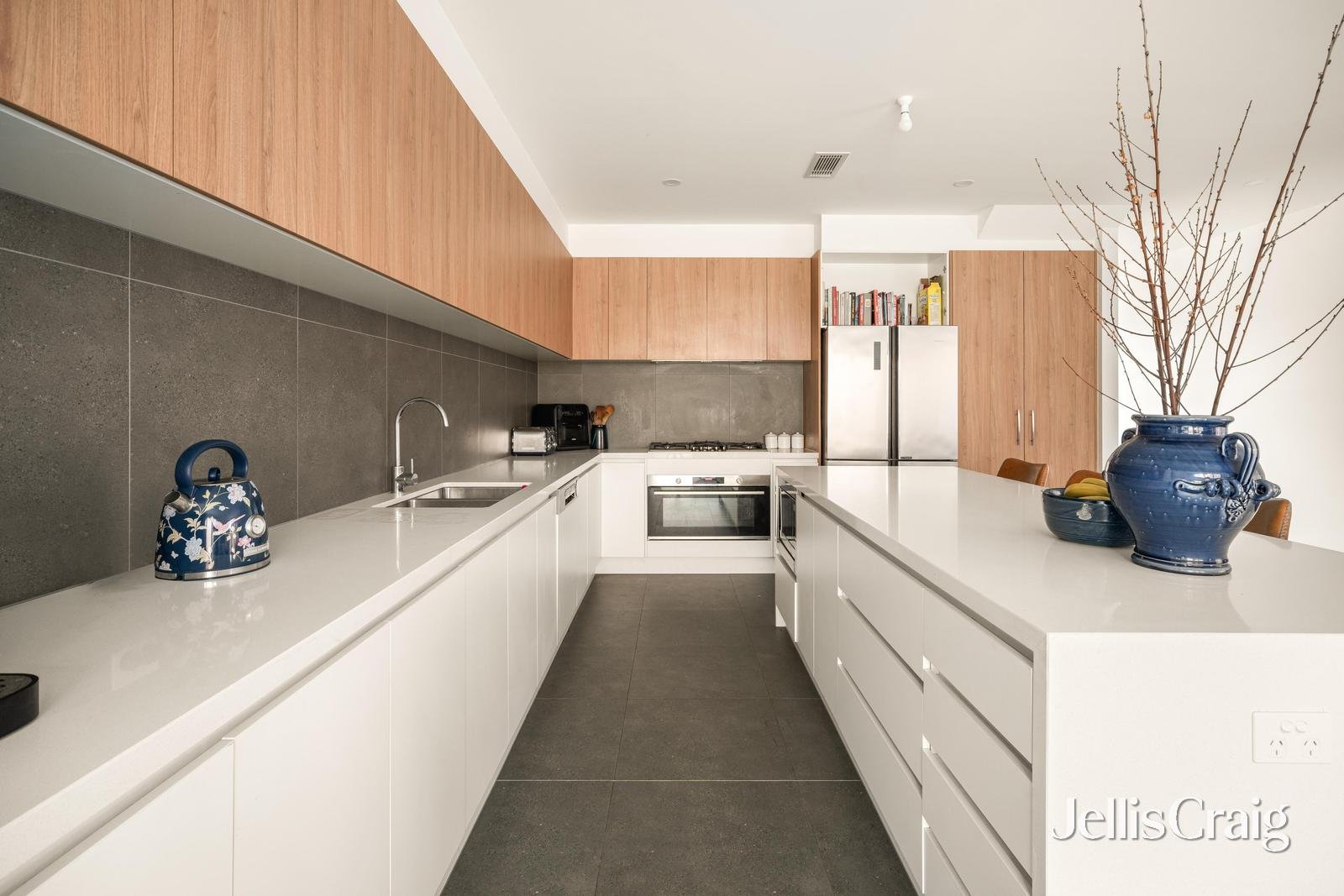 2B Linton Street, Moorabbin image 3