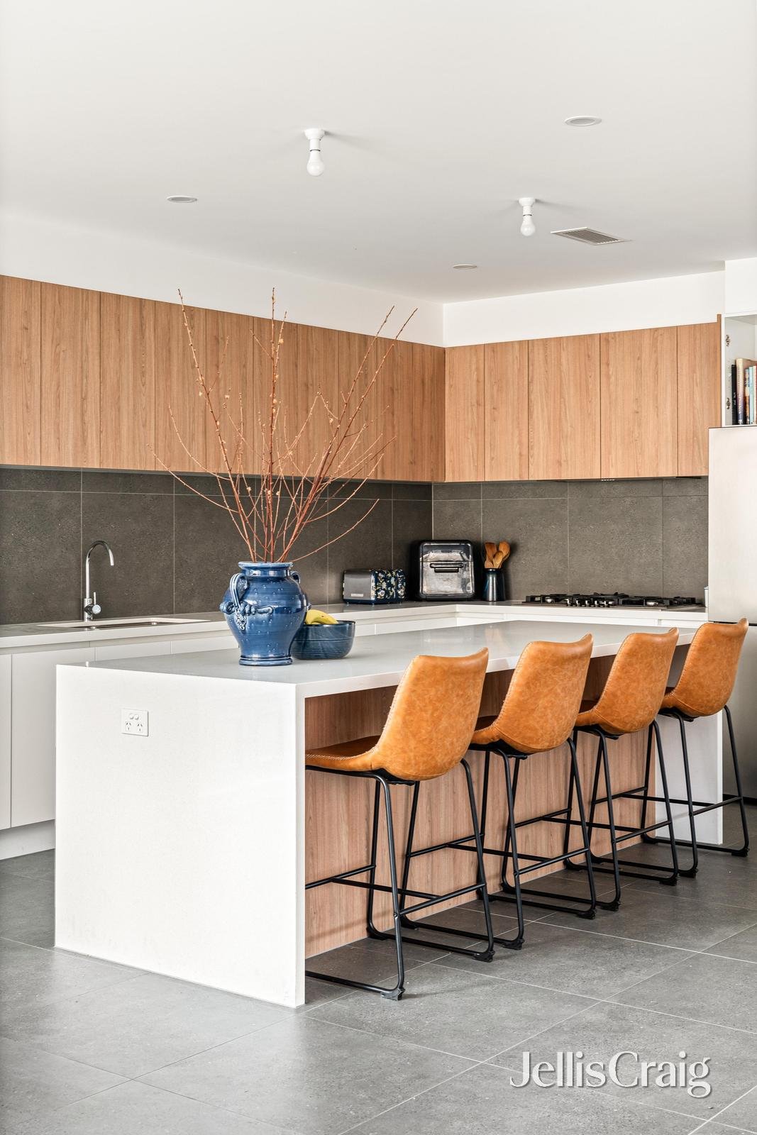 2B Linton Street, Moorabbin image 4
