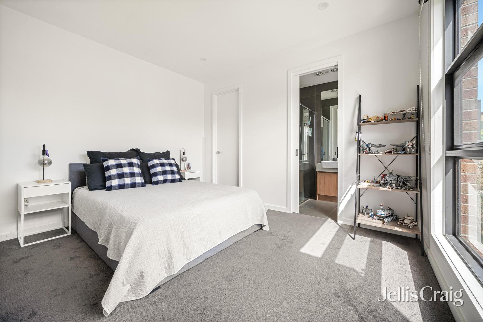 2B Linton Street, Moorabbin image 7