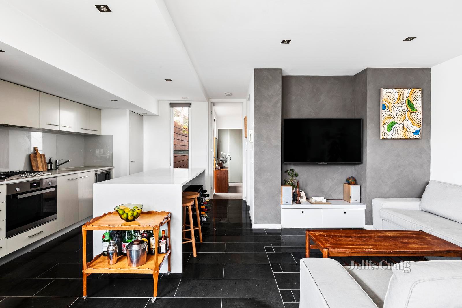 2B Luscombe Street, Brunswick image 2