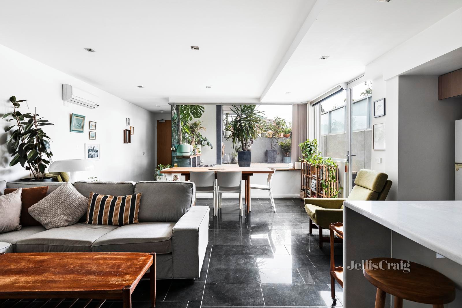 2B Luscombe Street, Brunswick image 4