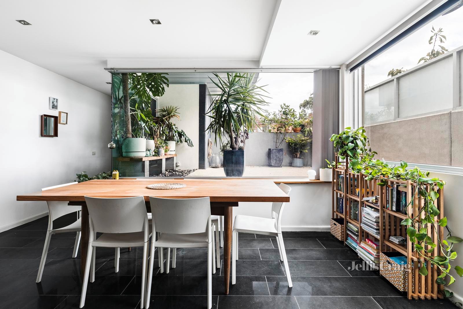 2B Luscombe Street, Brunswick image 6