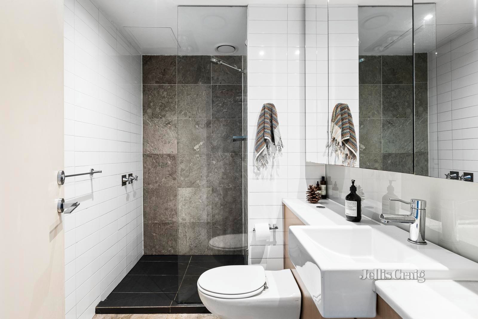 2B Luscombe Street, Brunswick image 10