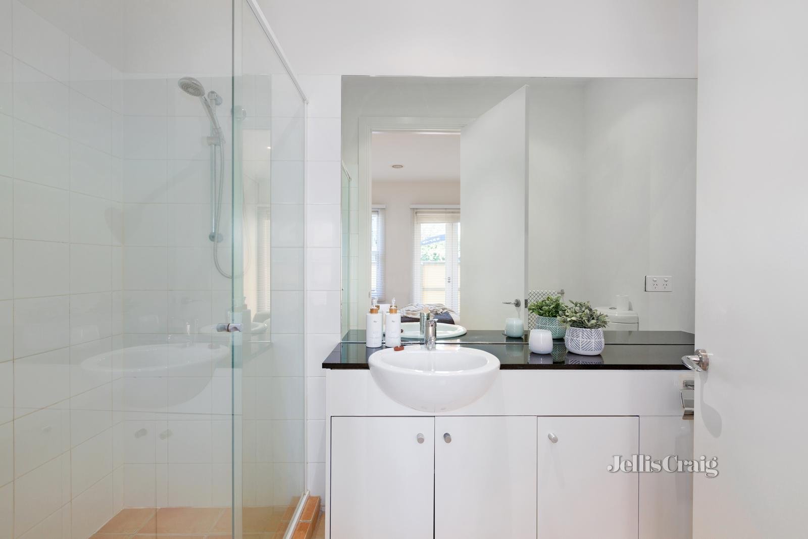 2B Moffat Street, South Yarra image 7