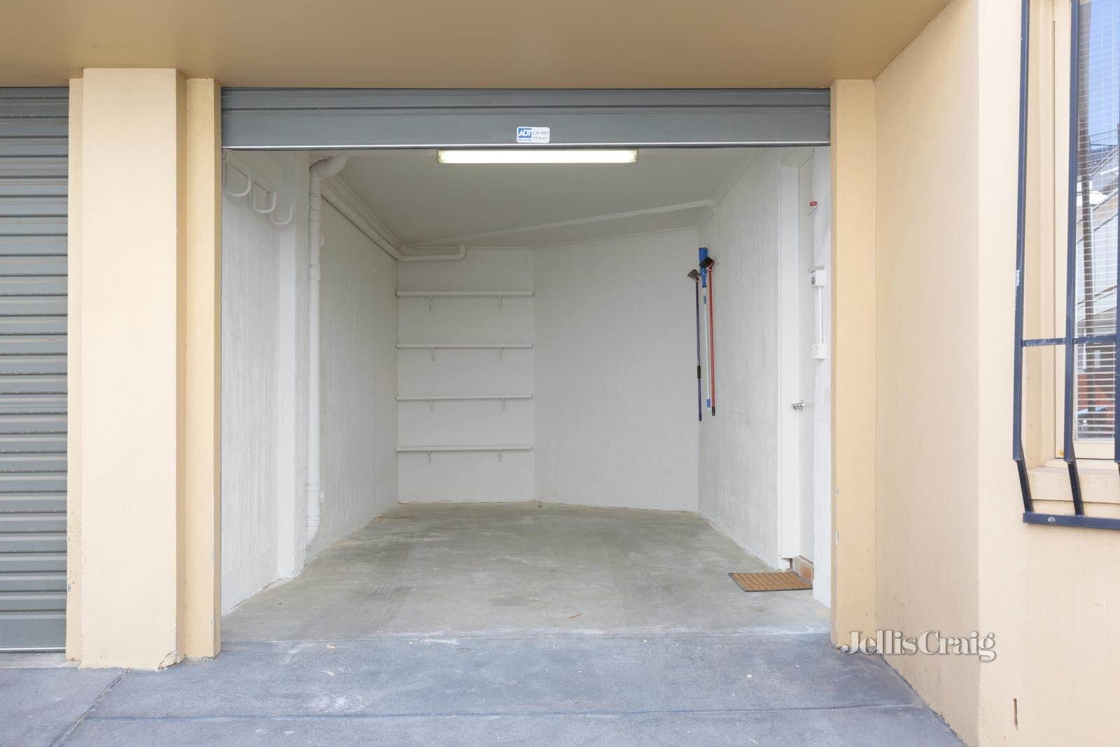 2B Moffat Street, South Yarra image 8