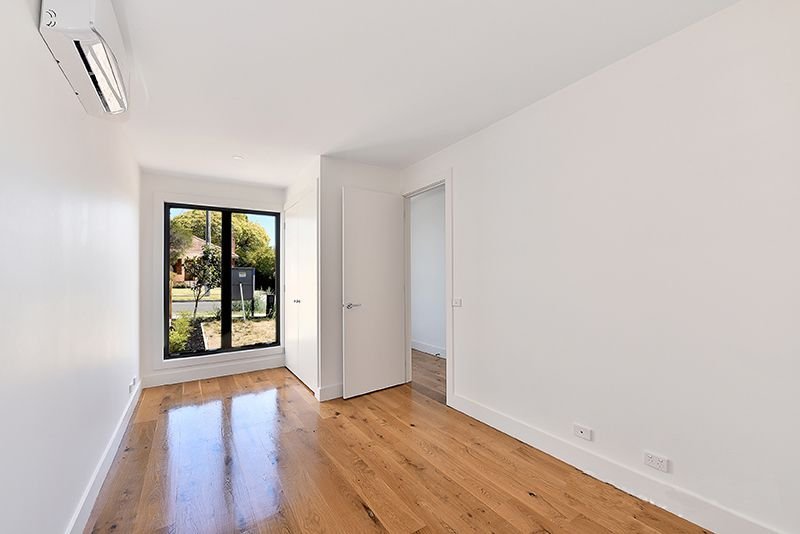2B Montreal Street, Bentleigh image 4